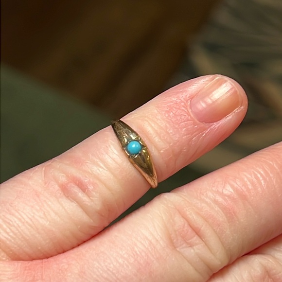 Antique turquoise starburst gold filled or gold shell tiny baby / child ring - Picture 3 of 7